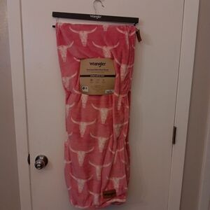 Wrangler Pink Oversized Ultra Plush Throw